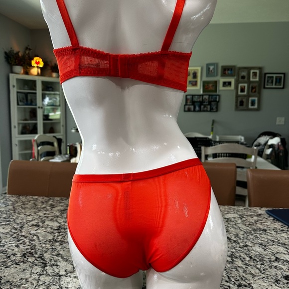 Auden Red Lace Balconette Bra & Sz M matching panties - Picture 2 of 3
